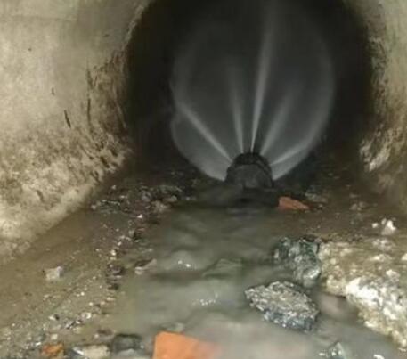 东方华侨农场市政管道清淤