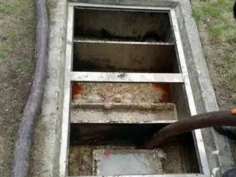 东方华侨农场隔油池清理