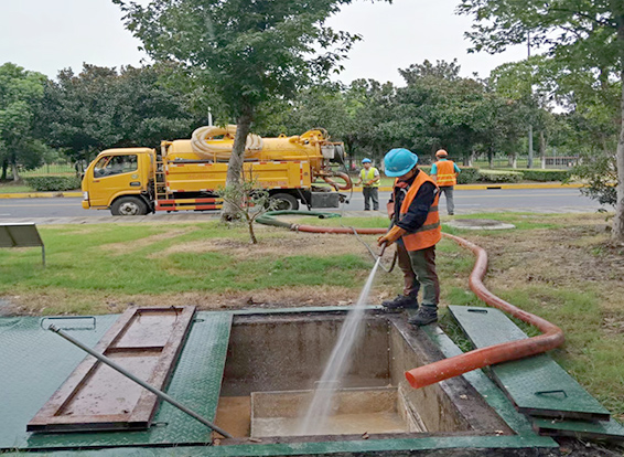 东方华侨农场化油池清理