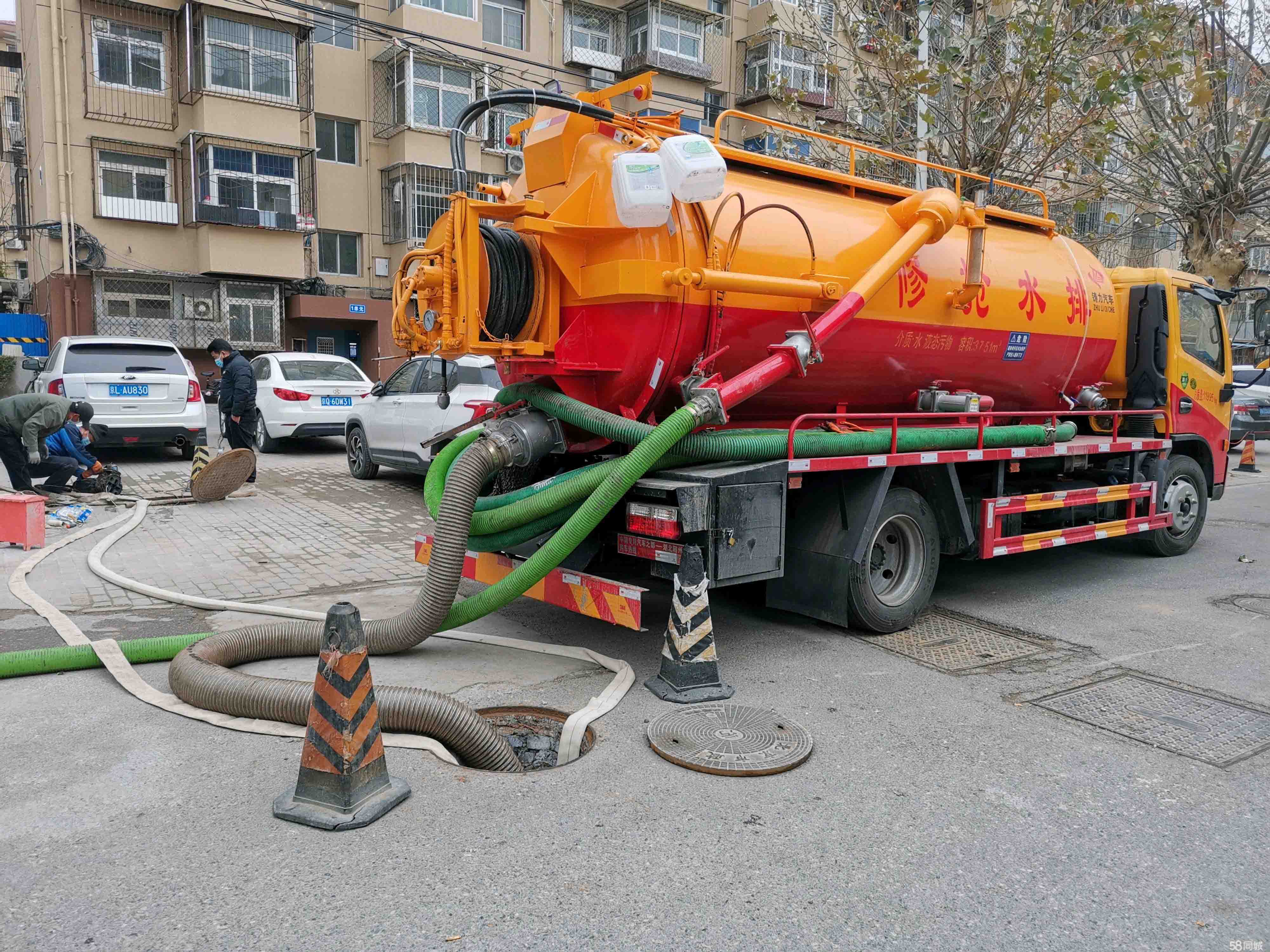 东方华侨农场抽粪吸污